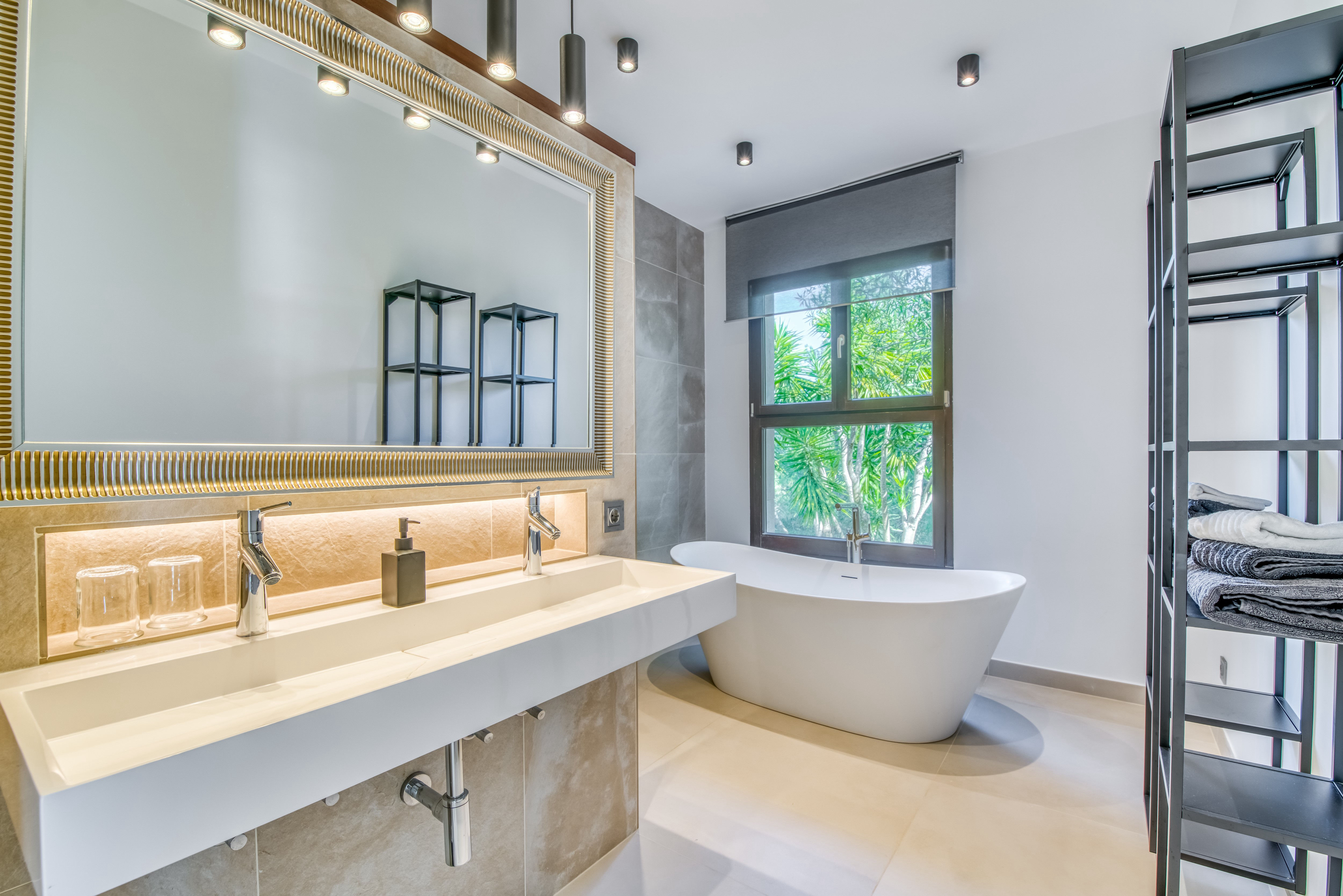 Bad1 mit Dusche und Badewanne Bad  en suite     (Bad 1)